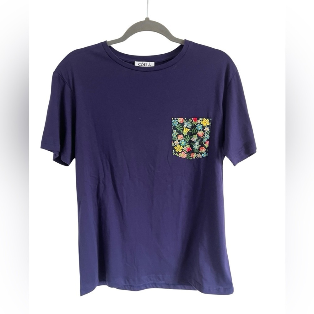 Côte a Coast Blue Tee with Floral Pocket, size medium